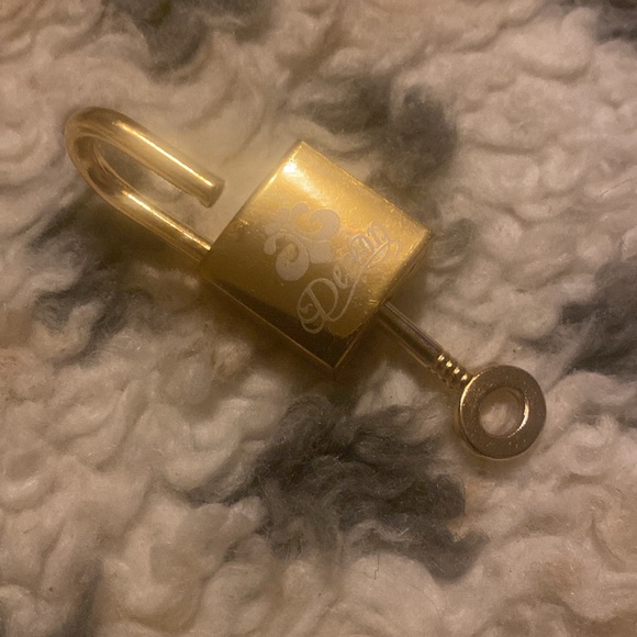 Dereon lock 🔒 & key 🔑 - Picture 2 of 2